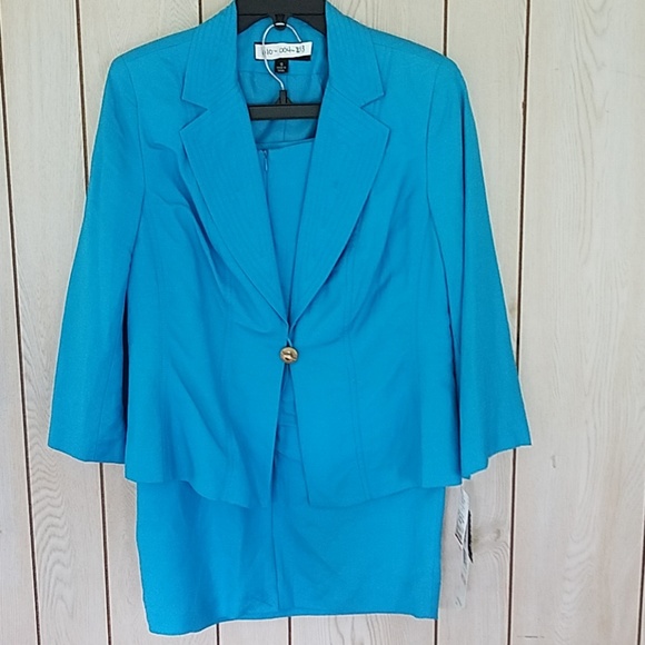 Size 10, NWT, Signature by Larry Levine skirt suit - Picture 1 of 3